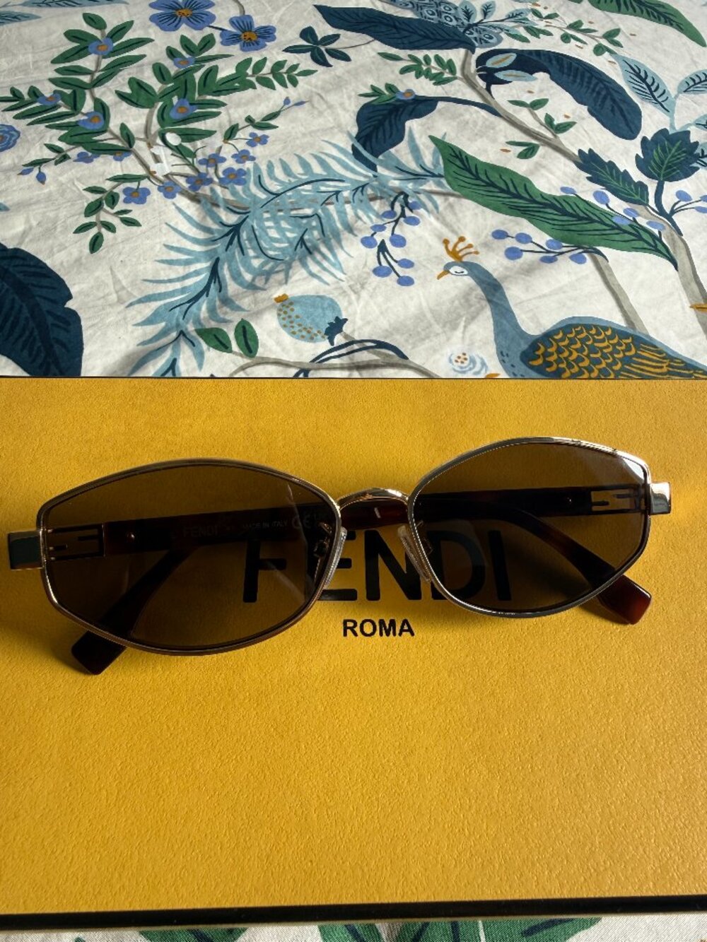 Fendi BAGUETTE FE40216U